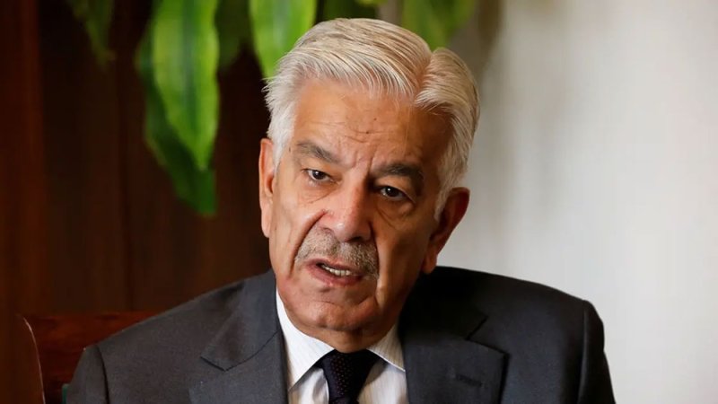 وزير الدفاع الباكستاني: لدينا أدلة على علاقة كابل بطالبان باكستان