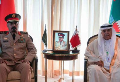 وزير شؤون الدفاع يستقبل مدير الشؤون الاستراتيجية والدولية بـ "الدفاع الفرنسية" وأمين عام التحالف الإسلامي العسكري لمحاربة الإرهاب