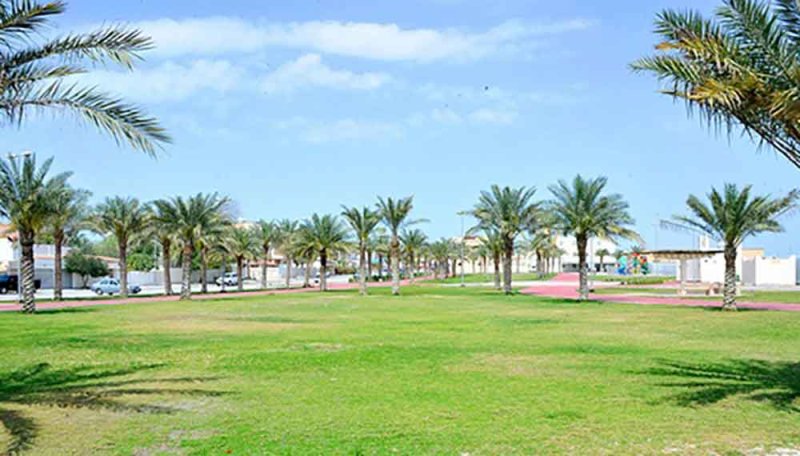 الطقس رطب ثم يتحول إلى معتدل مع بعض السحب أحيانًا