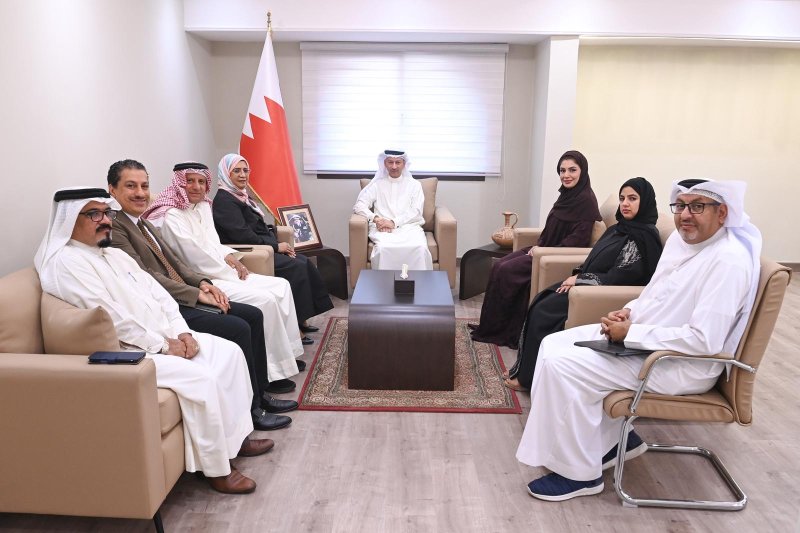 محافظ الشمالية يستقبل أعضاء مجلس إدارة جمعية الإداريين البحرينية