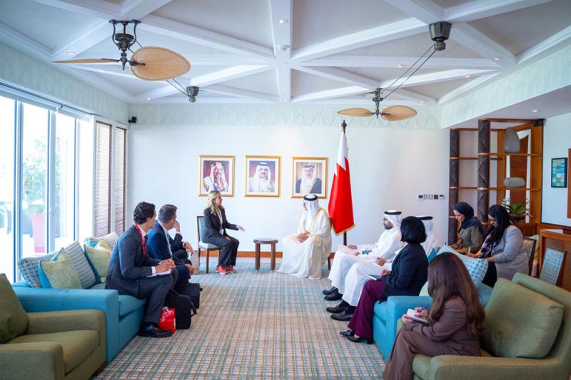 وزير الخارجية يستقبل مساعدة وزير الخارجية السويسري لشؤون الشرق الأوسط وشمال أفريقيا ومساعد الوزير لسياسة الأمن الدولي