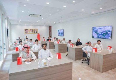 "أمانة الشورى" تستقبل طالبات "الاستقلال" الثانوية وطلبة "ابن رشد" الابتدائية الإعدادية
