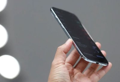 فشل آيفون إير يهز سوق الهواتف النحيفة.. "سامسونغ" وشركات صينية تتراجع عن المنافسة