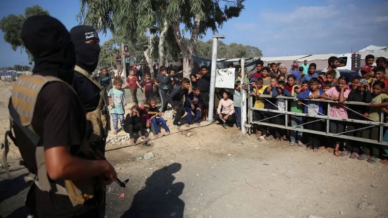 مفاوضات لنقل مقاتلين من خلف الخط الأصفر.. مصادر حماس تكشف
