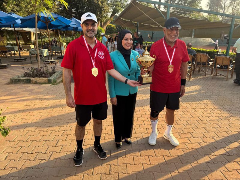 العُماني مجيد العصفور يتوّج بذهبية الزوجي في لقاءات التوأمة البحرينية المصرية للتنس
