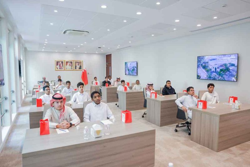 "أمانة الشورى" تستقبل طالبات "الاستقلال" الثانوية وطلبة "ابن رشد" الابتدائية الإعدادية