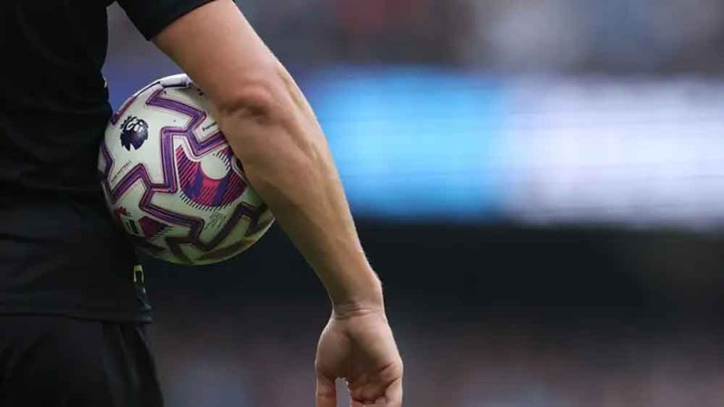 وكيل لاعبين يهدد نجم الدوري الإنجليزي بـ"مسدس" في شوارع لندن