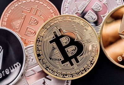 صدمة في سوق العملات المشفرة بعد هبوط "بيتكوين" لـ 104 آلاف دولار