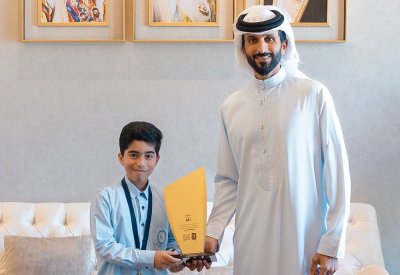 سمو الشيخ ناصر بن حمد آل خليفة يستقبل الطالب محمد جاسم الفائز بالمركز الثاني في تحدي القراءة العربي