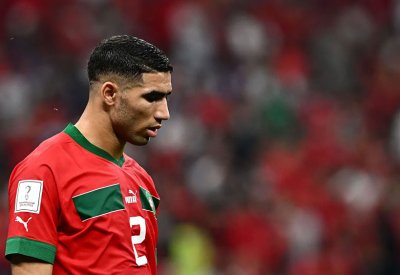 أشرف حكيمي غادر باكيا.. والمغرب يعيش ساعات القلق