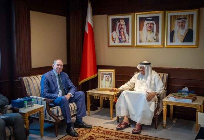 وزير الخارجية يستقبل سفير الجمهورية الإيطالية لدى مملكة البحرين