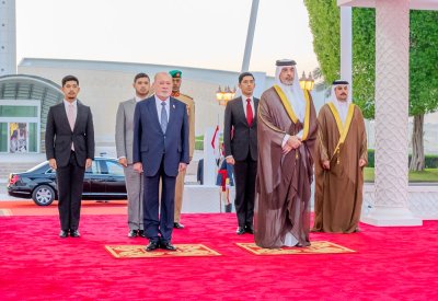 جلالة ملك مملكة ماليزيا الشقيقة يزور صرح الشهيد