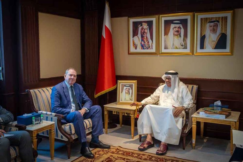 وزير الخارجية يستقبل سفير الجمهورية الإيطالية لدى مملكة البحرين