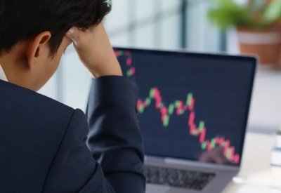 الأسهم الآسيوية تتبع بوصلة وول ستريت هبوطاً