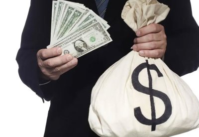 توأمتان تحولان فكرة بقيمة 10 آلاف دولار إلى مشروع يدر 95 مليوناً سنوياً