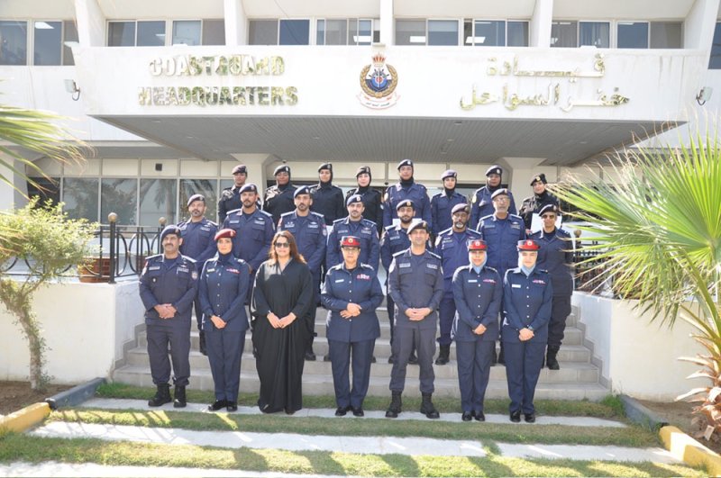 تخريج أول دفعة من الشرطة النسائية في دورة العلوم البحرية