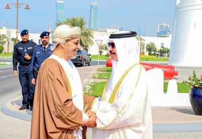 وزير الداخلية يؤكد أهمية مواصلة مسيرة التعاون وترسيخ الترابط الأمني بين البلدين الشقيقين