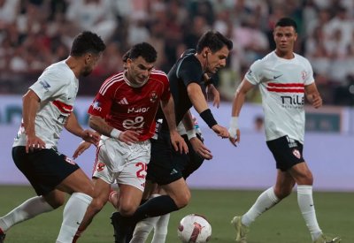 الأهلي المصري يهزم الزمالك بثنائية ويتوج بالسوبر المصري للمرة 16