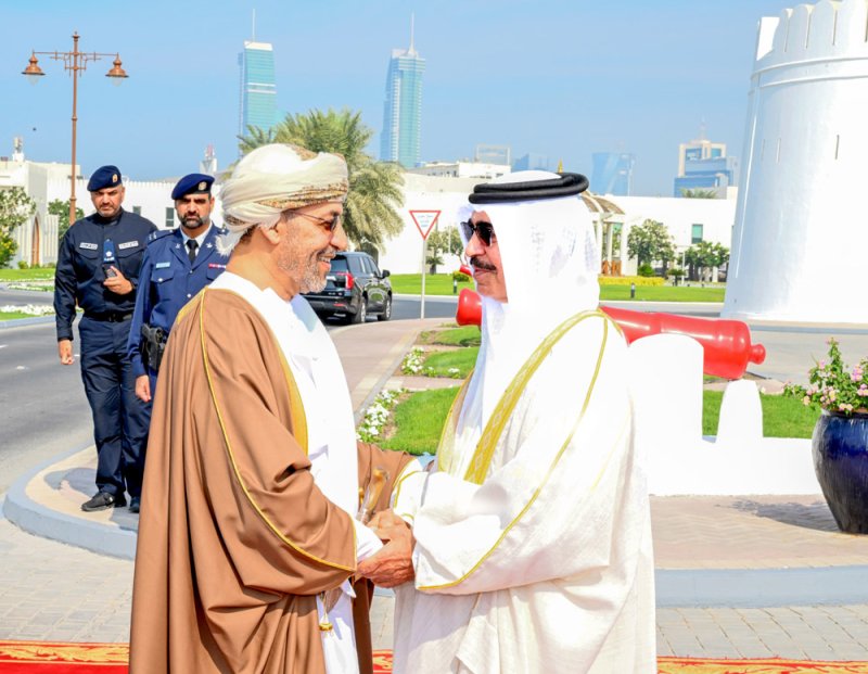 وزير الداخلية يؤكد أهمية مواصلة مسيرة التعاون وترسيخ الترابط الأمني بين البلدين الشقيقين