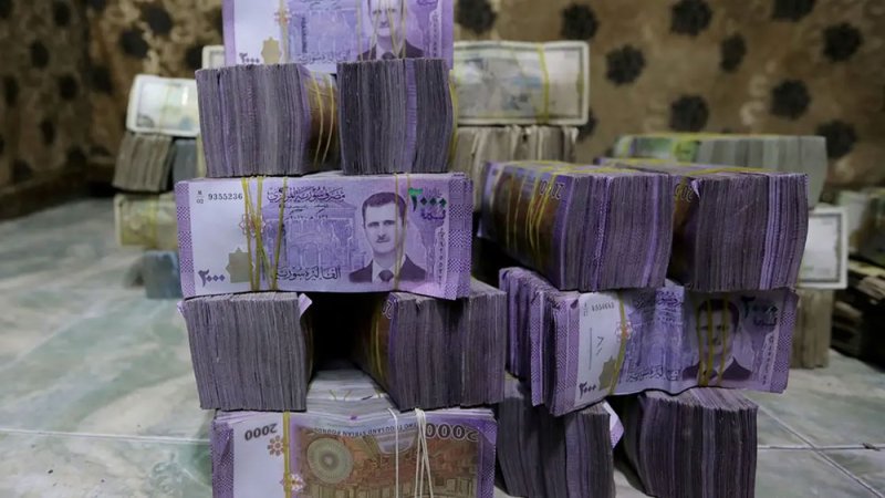 صور آل الأسد تختفي قريباً من الليرة السورية بعد 50 عاماً من الظهور