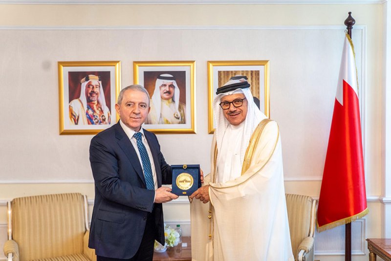 وزير الخارجية يستقبل سفير جمهورية أذربيجان لدى مملكة البحرين والمقيم في الرياض