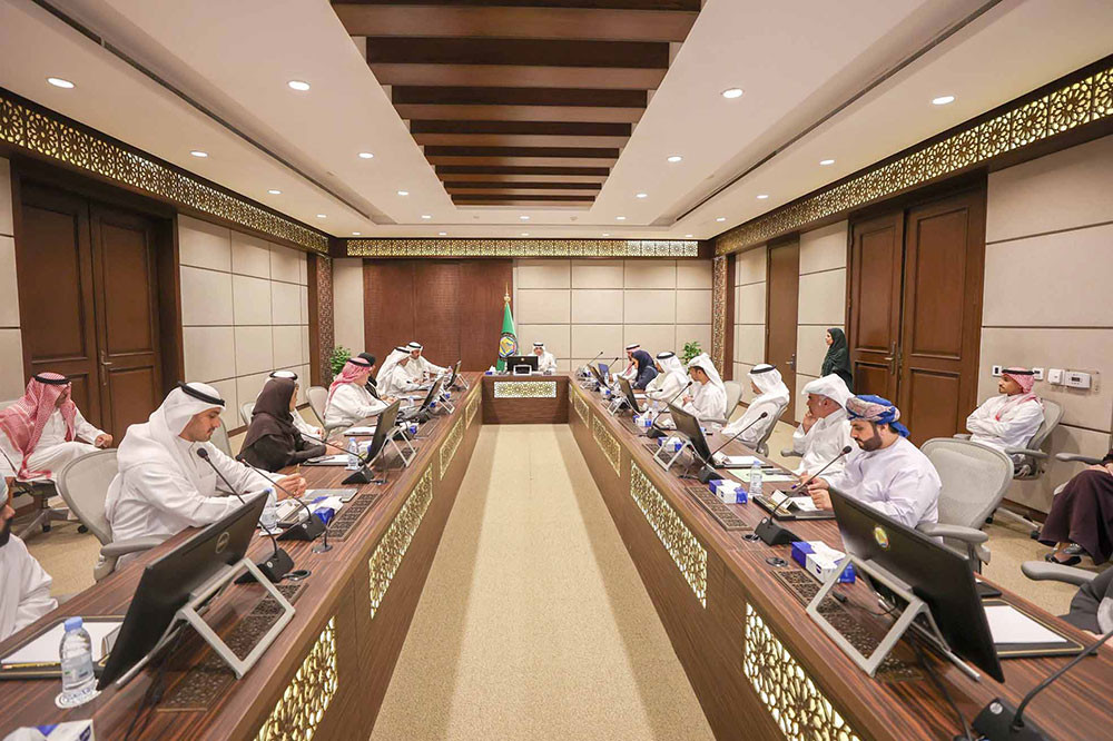 الأمين العام مترئسًا اجتماع بحث خطة العمل والاستعدادات