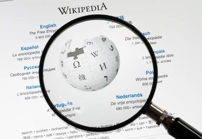 "ويكيبيديا" تحذّر شركات الذكاء الاصطناعي من استخدام محتواها مجاناً