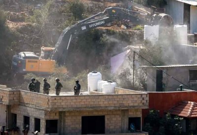 الجيش الإسرائيلي يواصل اقتحام وهدم المنازل في الضفة