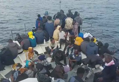 غرق سفينة مهاجرين قبالة ليبيا.. وترجيحات بمقتل 42 شخصاً