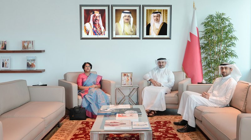 وزير الصناعة والتجارة يلتقي سفيرة جمهورية سريلانكا الديمقراطية الاشتراكية لدى مملكة البحرين