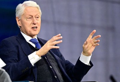 بعد طلب من ترامب.. فتح تحقيق في علاقة إبستين ببيل كلينتون