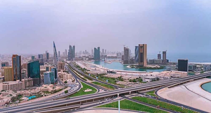 طقس معتدل مع بعض السحب في البحرين