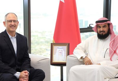 رئيس مجلس الأوقاف السنية يستقبل القس دومينيك ميريندا