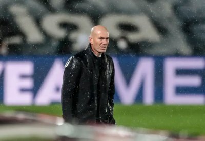 ما حقيقة اقتراب زيدان من العودة إلى ريال مدريد؟