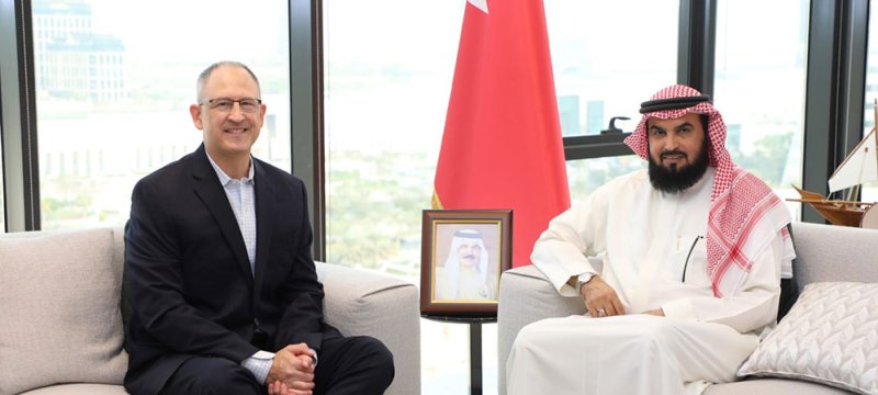 رئيس مجلس الأوقاف السنية يستقبل القس دومينيك ميريندا