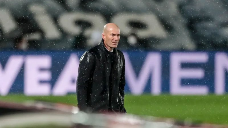 ما حقيقة اقتراب زيدان من العودة إلى ريال مدريد؟