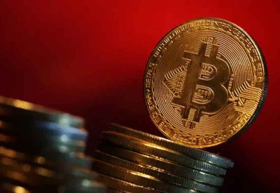 بيتكوين تهبط 0.9% إلى 94930 دولارا