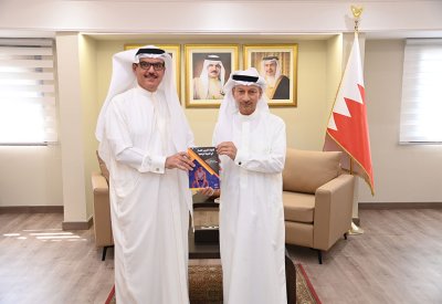 محافظ الشمالية يستقبل البروفيسور فيصل الملا ويشيد بإصداره كتاب "كفايات التدريس الفعّال في التربية الرياضية"