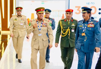رئيس هيئة الأركان يزور فعاليات معرض دبي للطيران 2025 بدولة الإمارات العربية المتحدة