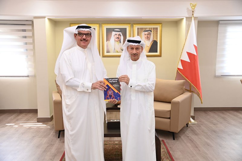 محافظ الشمالية يستقبل البروفيسور فيصل الملا ويشيد بإصداره كتاب "كفايات التدريس الفعّال في التربية الرياضية"