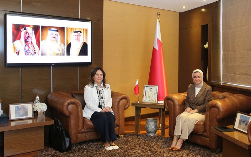 وزيرة شؤون الشباب تستقبل سفيرة جمهورية صربيا لدى مملكة البحرين