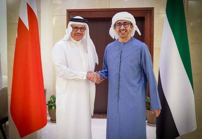 وزير الخارجية يجتمع مع نائب رئيس الوزراء وزير خارجية دولة الإمارات العربية المتحدة