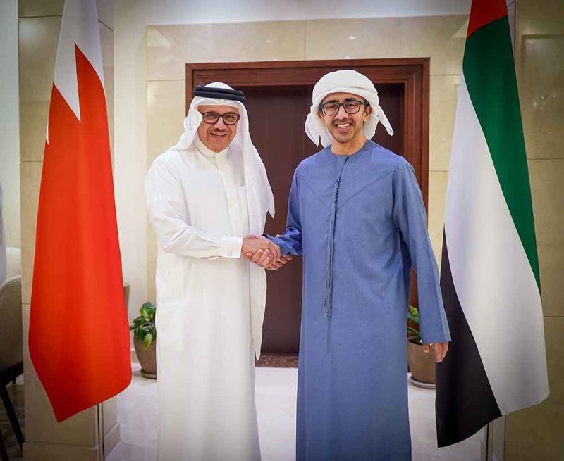 وزير الخارجية يجتمع مع نائب رئيس الوزراء وزير خارجية دولة الإمارات العربية المتحدة