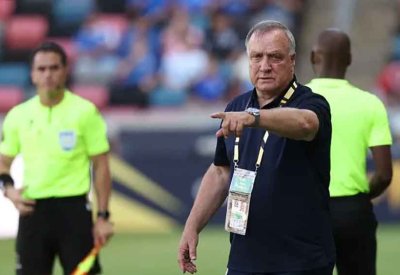 بعد تأهل كوراساو.. أدفوكادت يصبح أكبر مدرب في كأس العالم