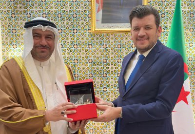 وزير الفلاحة والتنمية الريفية والصيد البحري بالجمهورية الجزائرية الديمقراطية الشعبية يستقبل سفير مملكة البحرين في الجزائر