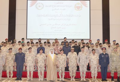 وزير شؤون الدفاع يحضر حفل تخريج الدورة القضائية التأسيسية الثانية عشرة لضباط دول الخليج في أعمال النيابة العسكرية