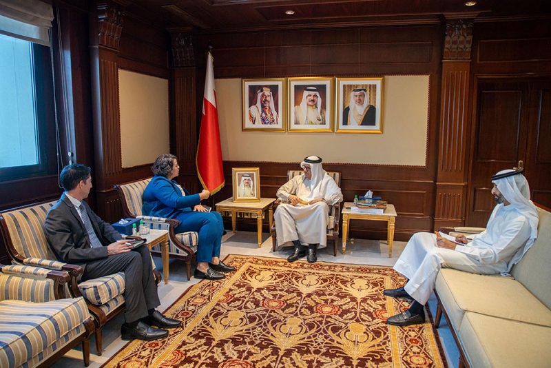 وزير الخارجية يستقبل نائبة سفير الولايات المتحدة الأمريكية لدى مملكة البحرين