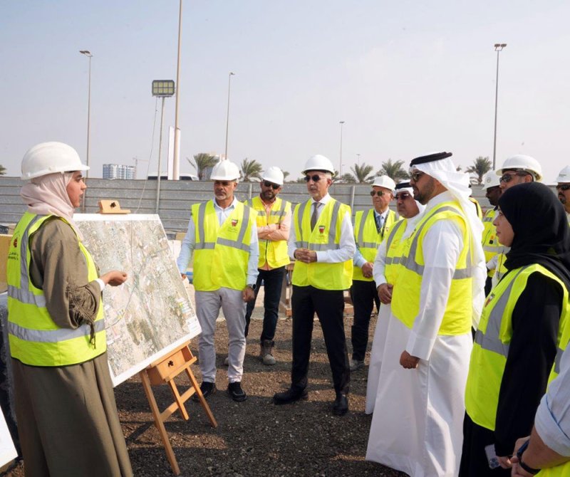 بدء مشروع تطوير الخط الرئيسي الناقل لمياه الصرف الصحي على شارع الشيخ عيسى بن سلمان