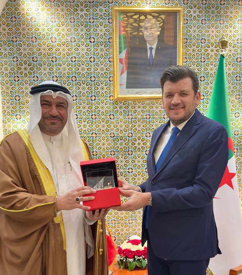 وزير الفلاحة والتنمية الريفية والصيد البحري بالجمهورية الجزائرية الديمقراطية الشعبية يستقبل سفير مملكة البحرين في الجزائر