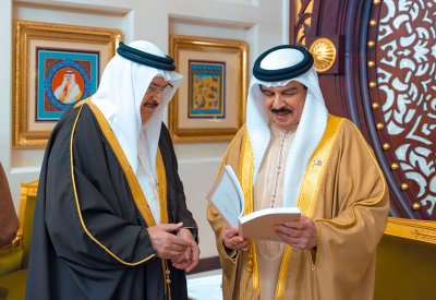 الملك المعظم يستقبل السفير خليل الذوادي بمناسبة انتهاء فترة عمله في الأمانة العامة لجامعة الدول العربية